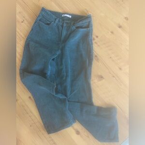So women’s corduroy jeans EUC Hunter green size 7